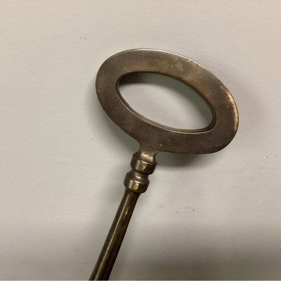 Vintage & Solid Brass & Huge - Skeleton Type Key Wall Hanger - Paperweight - Picture 5 of 10